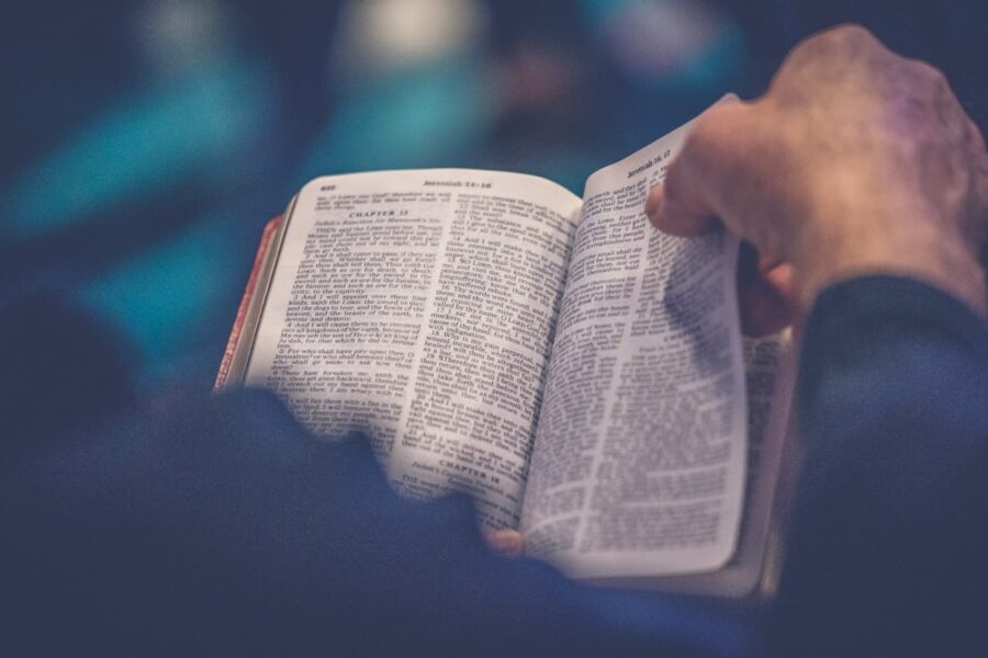 Livro Sagrado Grátis: Como Receber um Exemplar Gratuito em Casa